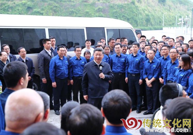 2018年4月24日下午，习近平在三峡大坝左岸电站考察。图片来源：新华社