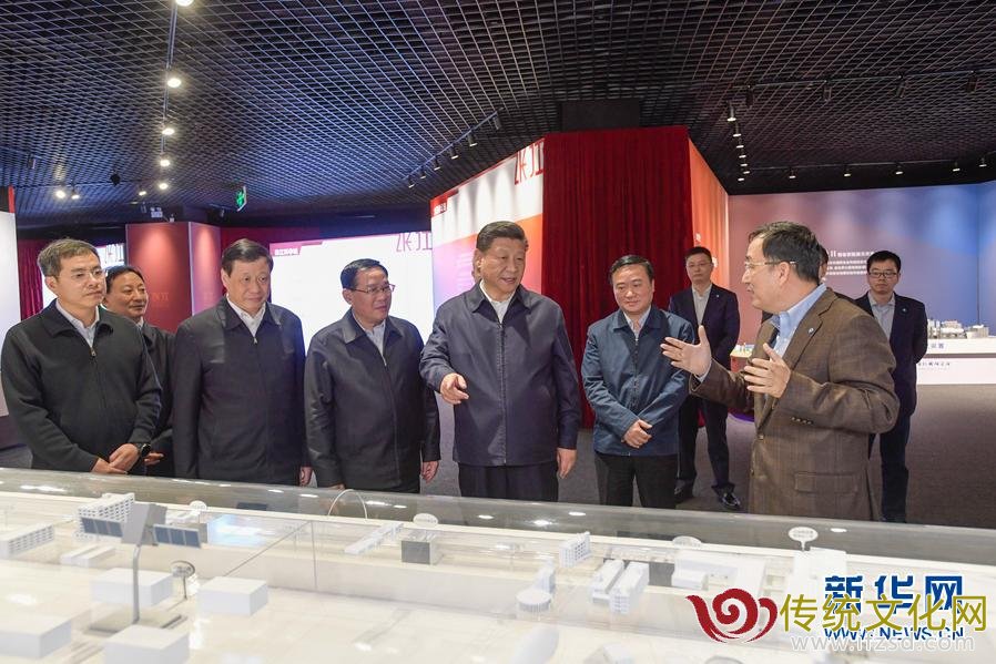 11月6日，中共中央总书记、国家主席、中央军委主席习近平在上海考察。这是习近平在张江科学城展示厅考察。 新华社记者李学仁摄