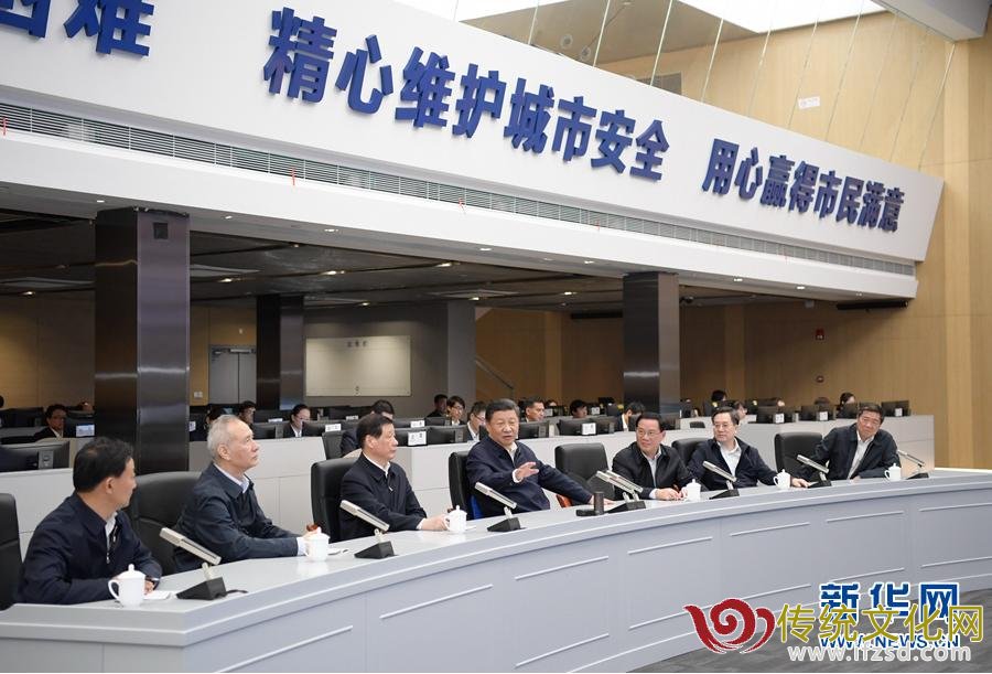 这是习近平在浦东新区城市运行综合管理中心了解上海在推进城市精细化管理方面的做法。 新华社记者李学仁摄